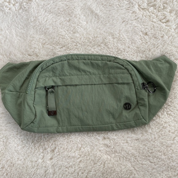 ❤️ Lululemon On The Beat Belt Bag *4.5L Green - Picture 2 of 11